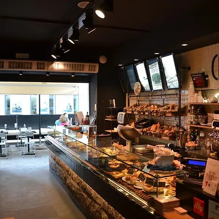 Via Colombo 3* La Spezia